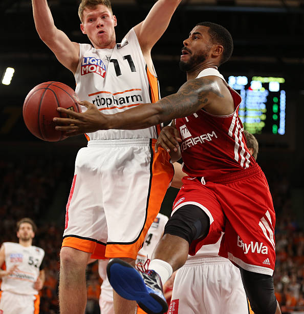 其中防守篮 其中防守篮