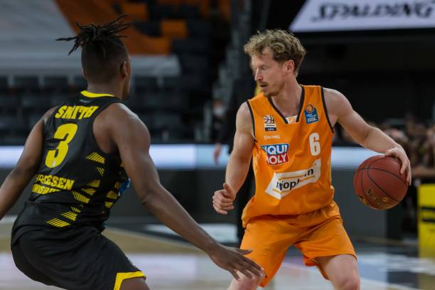 一依赖防守 一依赖防守