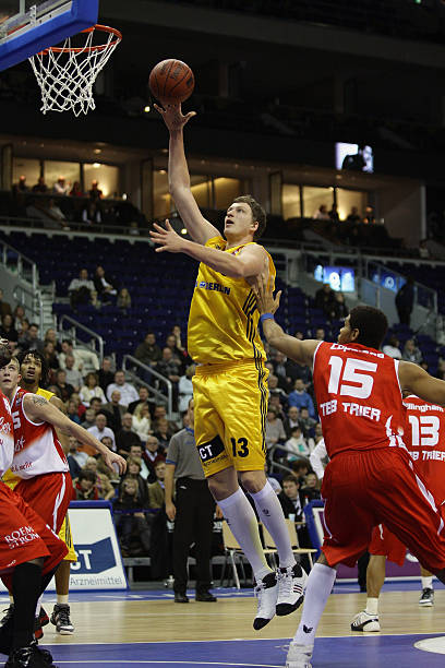 租金欠款及 租金欠款及